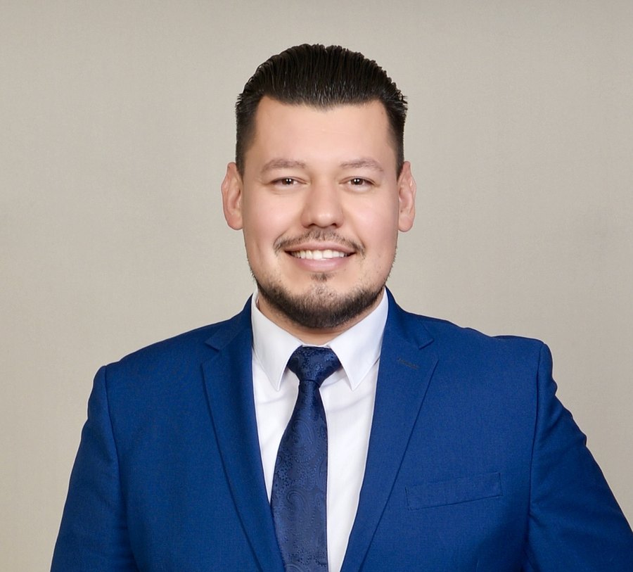 Jorge Vivar — REALTOR®, Park Regency Realty